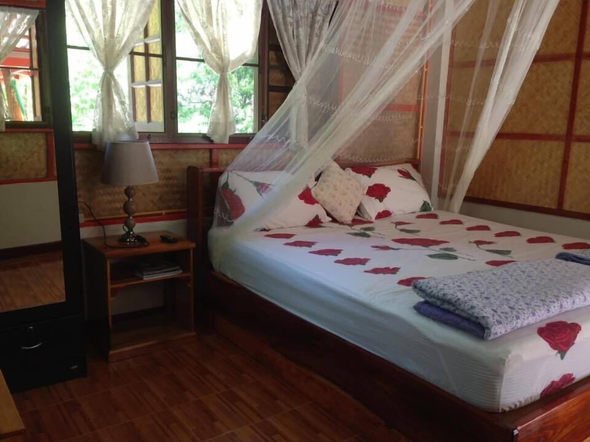 Yayee Homestay Ban Huai Maenam Noi Eksteriør bilde