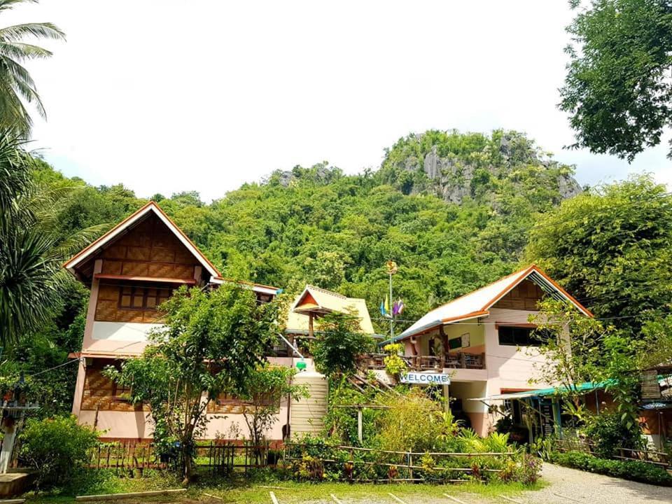 Yayee Homestay Ban Huai Maenam Noi Eksteriør bilde