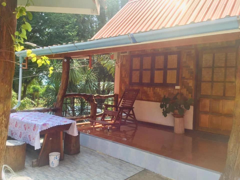 Yayee Homestay Ban Huai Maenam Noi Eksteriør bilde